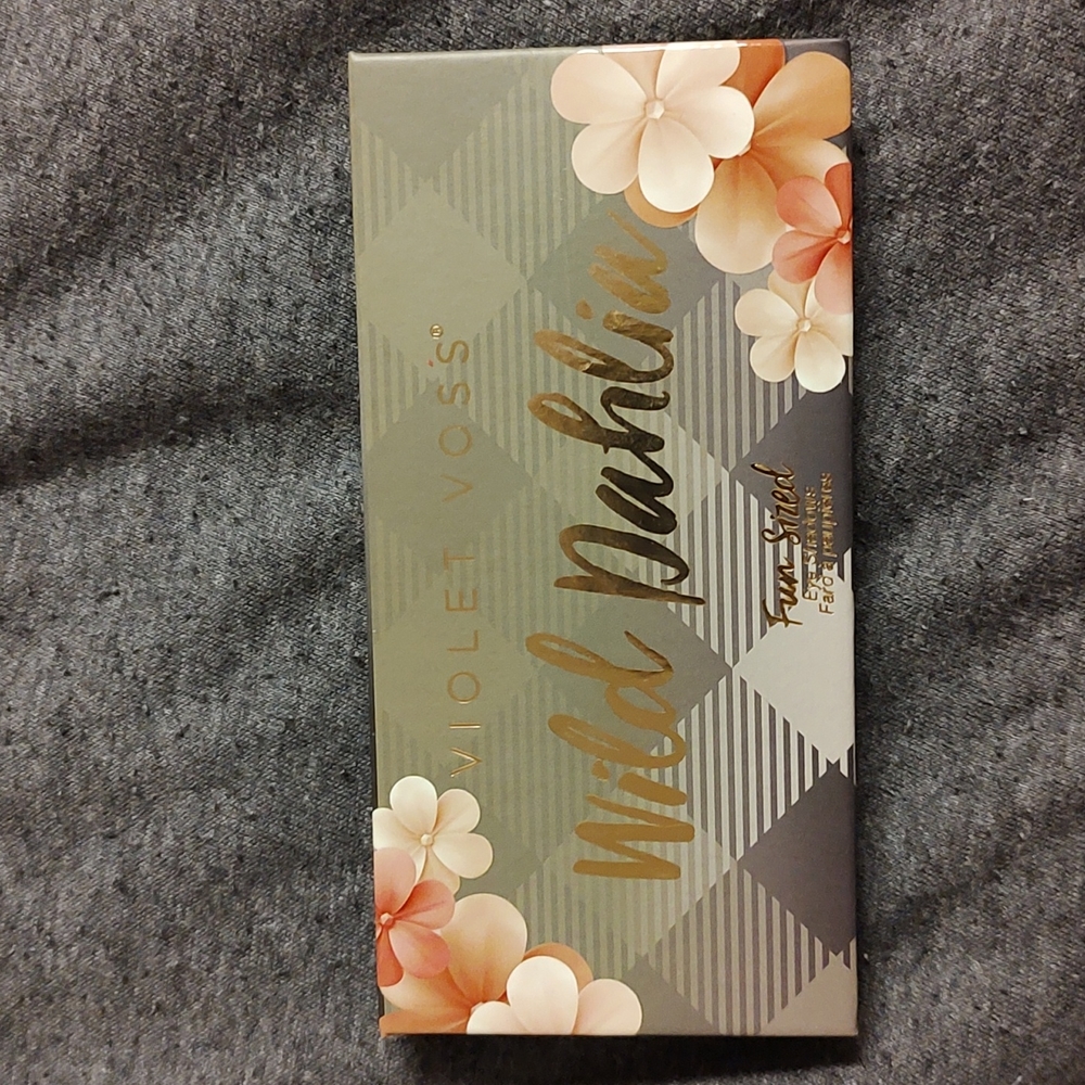 Violet Voss Wild Dahlia fun sized eyeshadow palette